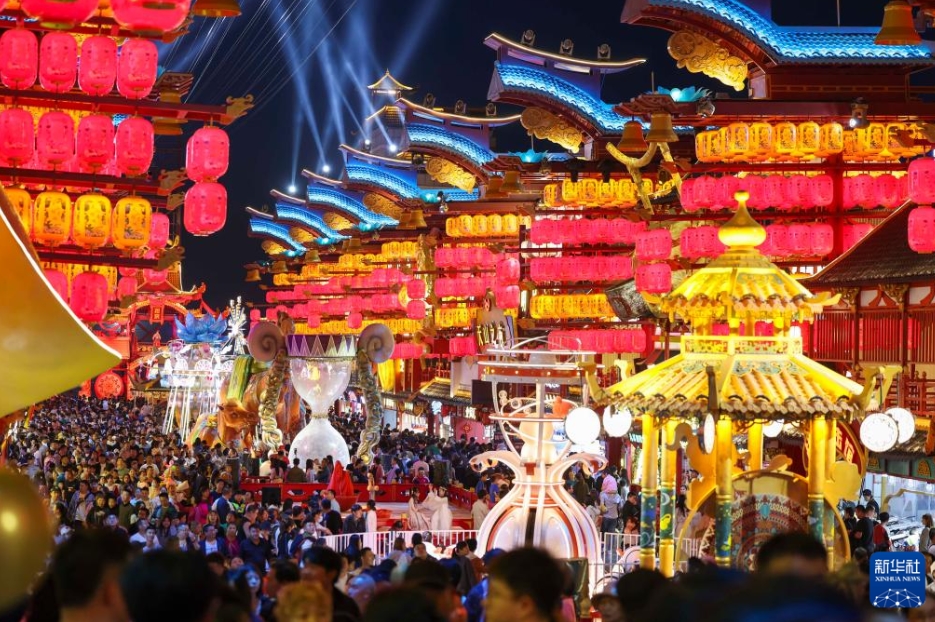 獨特の魅力ある天山明月城が人気に　新疆?烏魯木斉