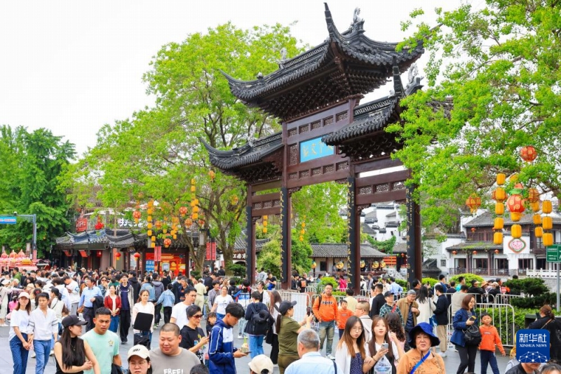 観光客で賑わう南京夫子廟景勝地（5月2日撮影?蘇陽）。