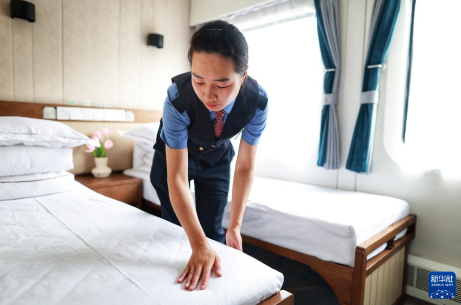 中國(guó)-ラオス観光列車(chē)「パンダ特別列車(chē)」の運(yùn)行開(kāi)始　貴州省