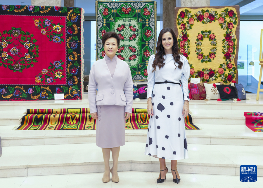 中國(guó)?セルビア両首脳夫人がセルビア國(guó)立博物館を見學(xué)