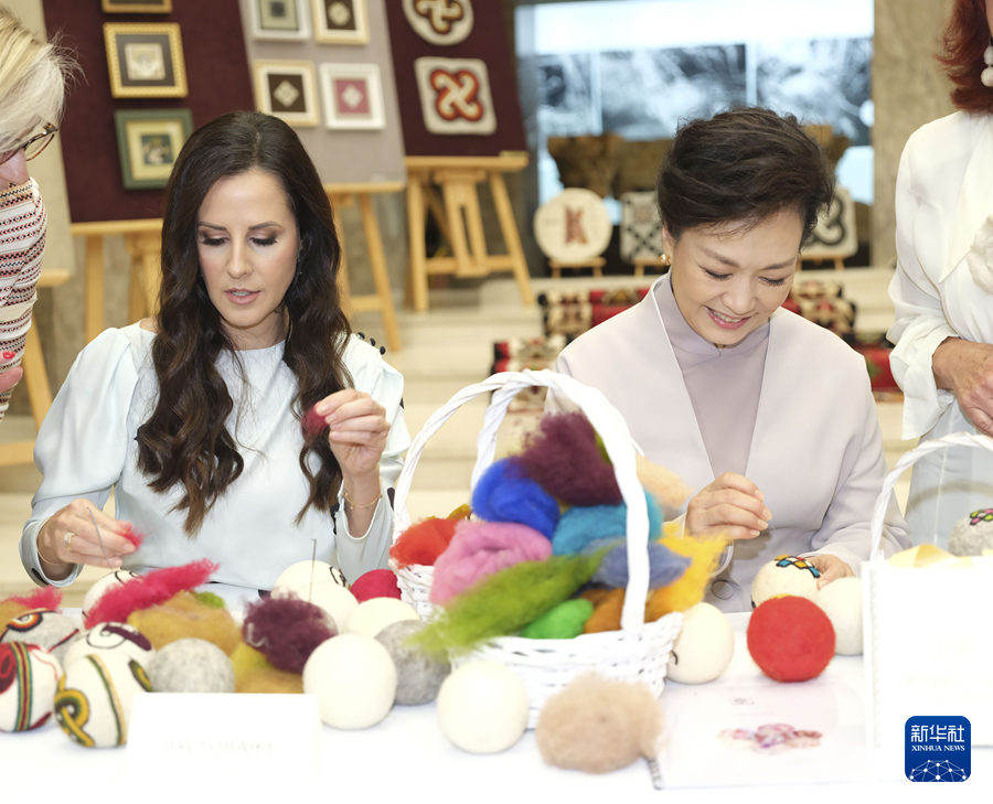 中國?セルビア両首脳夫人がセルビア國立博物館を見學(xué)