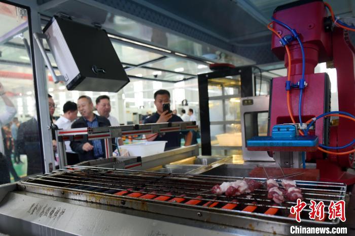 スマートロボットがBBQ…中國內(nèi)外の専門家が河北省でスマート製造を體験