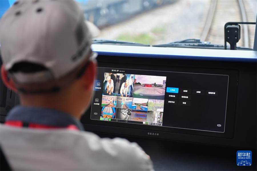 世界初の技術(shù)が3つ！　中國(guó)初の新型スマート大型電気機(jī)関車がラインオフ