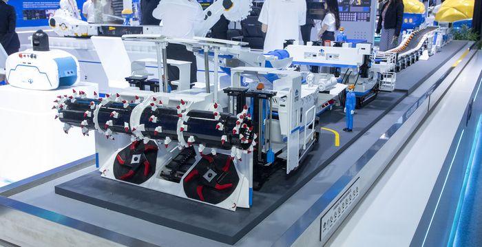 掘進(jìn)?支え?輸送一體化急速掘進(jìn)システム「炭海蛟竜」の模型