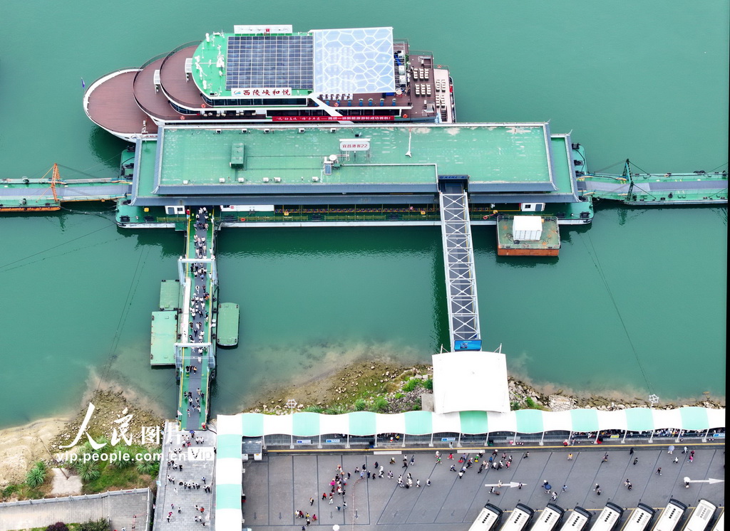 三峽第二世代新エネルギー?スマート観光船が初航行に成功　湖北省宜昌