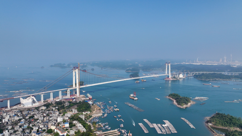 全部の橋桁が閉合された竜門大橋（寫真提供?広西交通投資集団）。