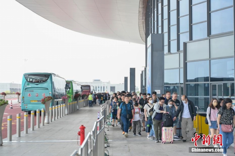 今年に入り港珠澳大橋から出入境した旅客の數(shù)が1千萬人の大臺突破