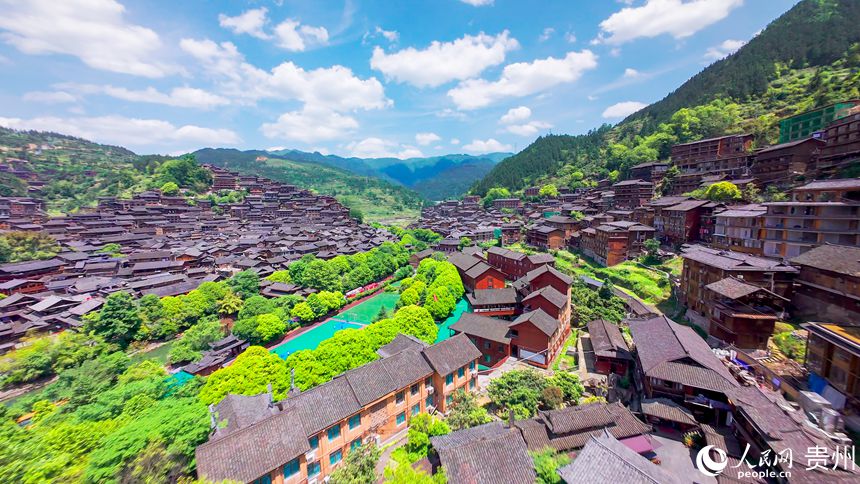 ドローンで撮影した西江千戸苗寨（撮影?涂敏）。