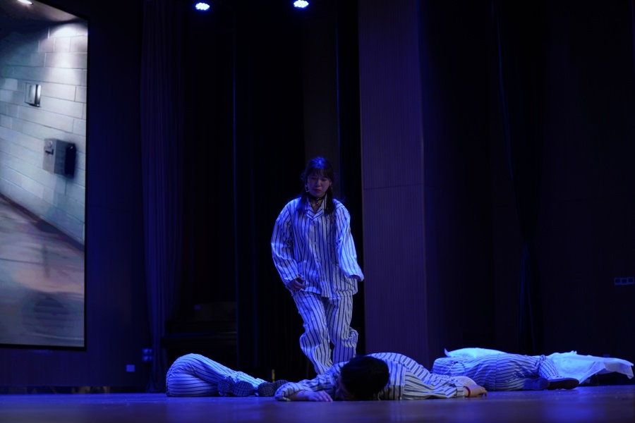 未來(lái)への願(yuàn)いを舞臺(tái)に込めて　北京第二外國(guó)語(yǔ)學(xué)院日本語(yǔ)學(xué)院第41回演劇大會(huì)