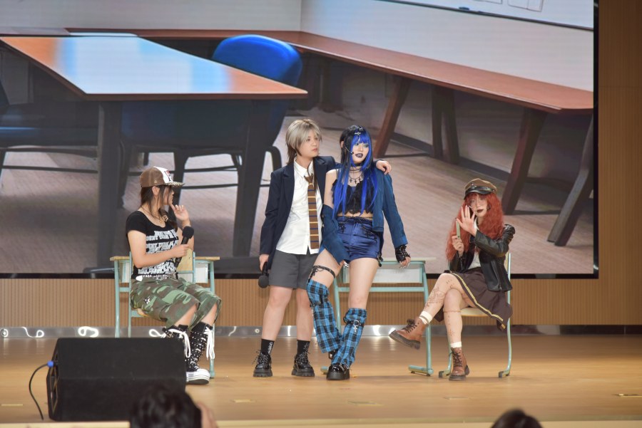 未來(lái)への願(yuàn)いを舞臺(tái)に込めて　北京第二外國(guó)語(yǔ)學(xué)院日本語(yǔ)學(xué)院第41回演劇大會(huì)