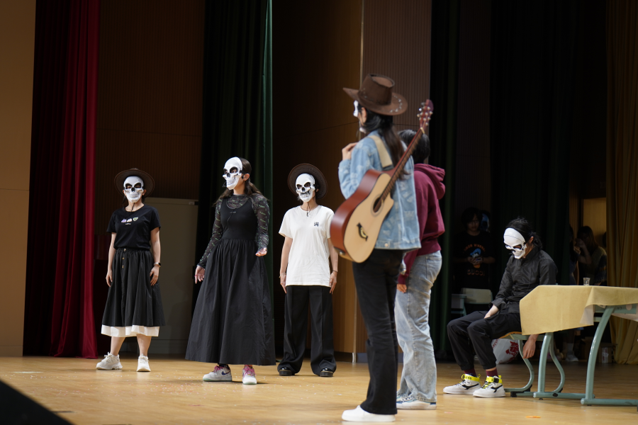 未來への願いを舞臺に込めて　北京第二外國語學院日本語學院第41回演劇大會