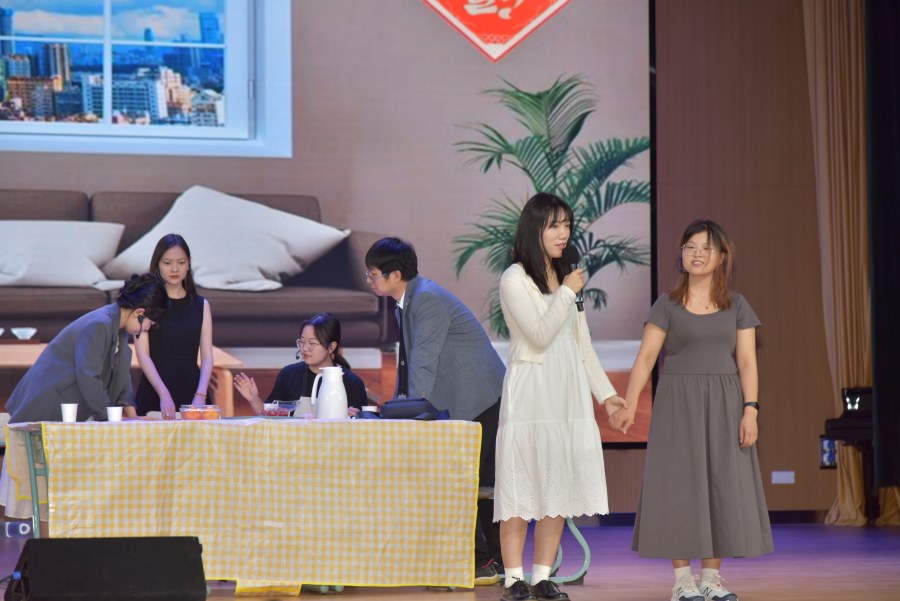 未來(lái)への願(yuàn)いを舞臺(tái)に込めて　北京第二外國(guó)語(yǔ)學(xué)院日本語(yǔ)學(xué)院第41回演劇大會(huì)