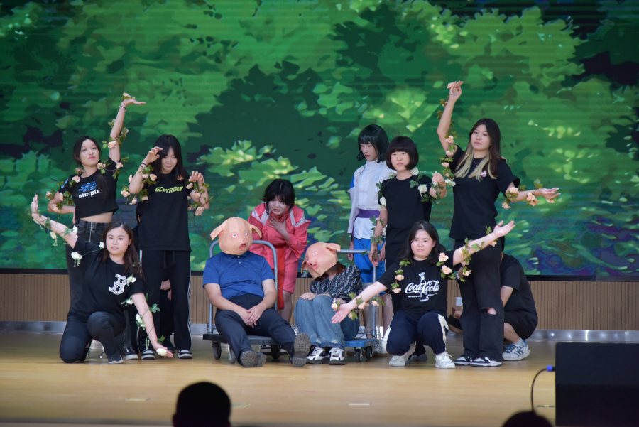 未來への願(yuàn)いを舞臺(tái)に込めて　北京第二外國(guó)語學(xué)院日本語學(xué)院第41回演劇大會(huì)