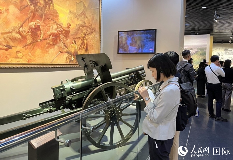 日本の創(chuàng)価學(xué)會青年代表団が中國人民抗日戦爭記念館を訪問