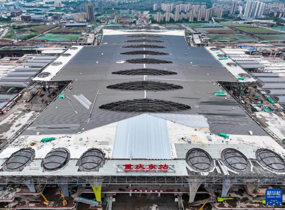 西部地區(qū)最大の高速鉄道ハブ駅の鉄骨構(gòu)造屋根が完成　重慶