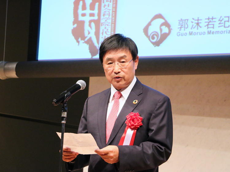 挨拶する日中友好會館の黃星原?中國代表理事（撮影?許可）。