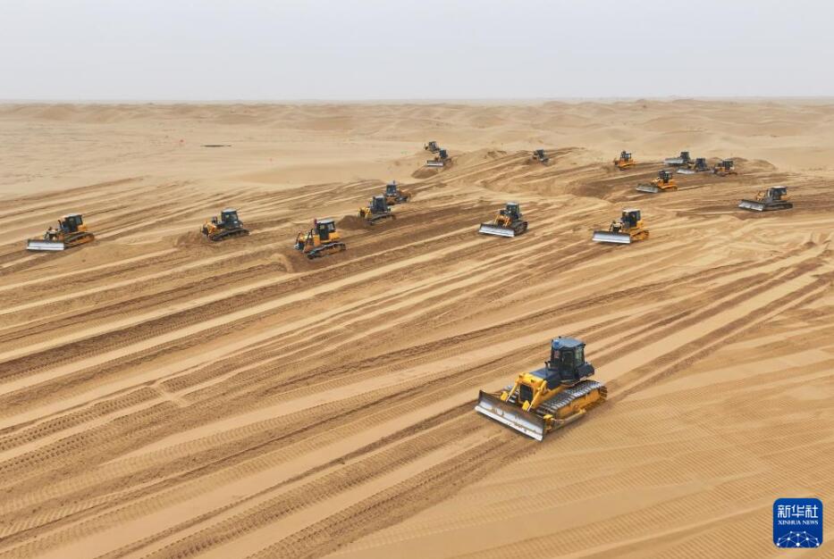 緑化を進(jìn)める庫布其砂漠　內(nèi)蒙古