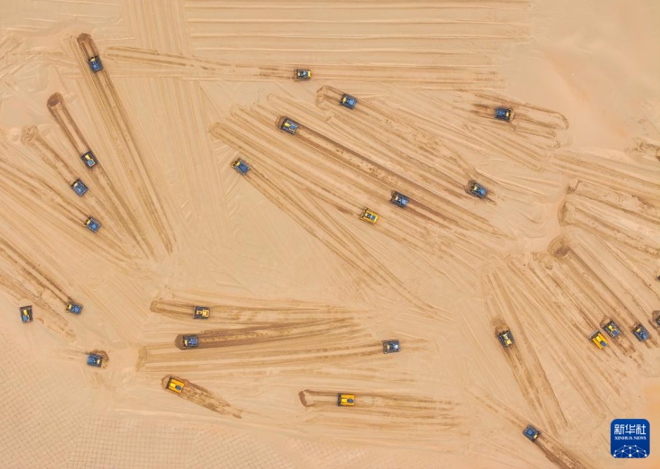 緑化を進(jìn)める庫布其砂漠　內(nèi)蒙古