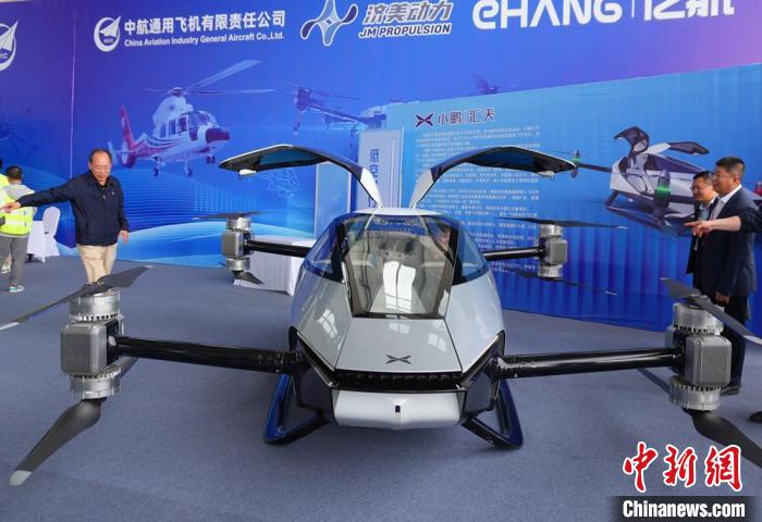 新疆?石河子で各種ドローンを公開