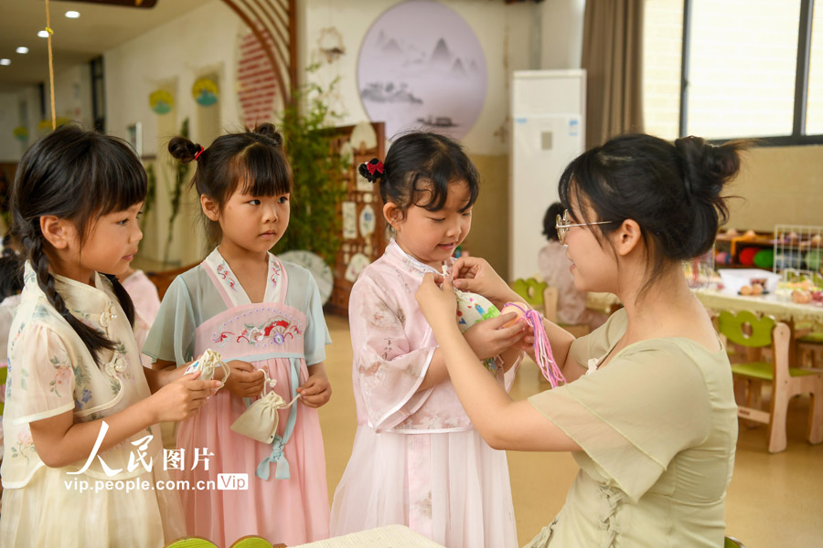 端午節(jié)控え伝統(tǒng)文化ムード漂う多彩なイベント開催　江西省