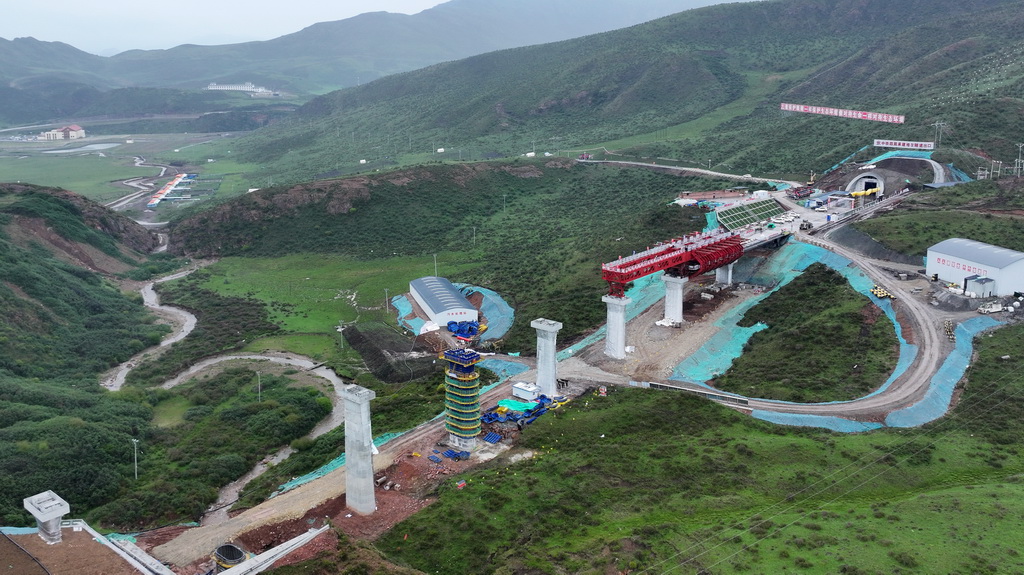 建設(shè)が順調(diào)に進(jìn)む西成鉄道の甘粛區(qū)間