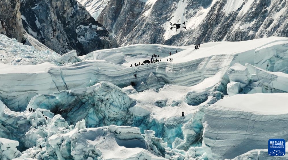 中國民用ドローンがエベレスト標(biāo)高6千メートル地點(diǎn)での輸送テストに成功　世界初