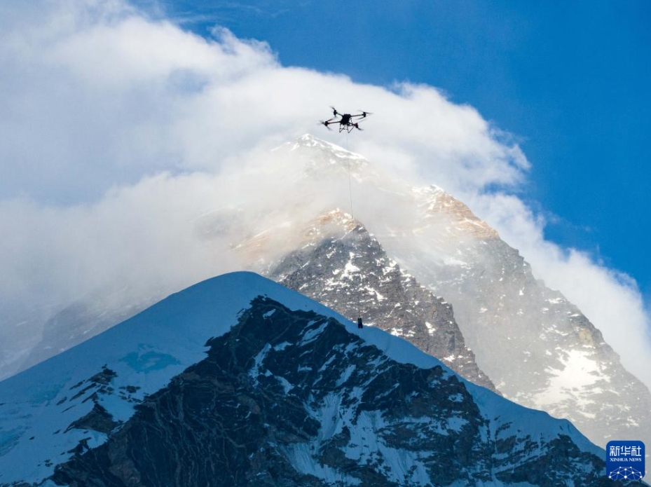 中國(guó)民用ドローンがエベレスト標(biāo)高6千メートル地點(diǎn)での輸送テストに成功　世界初