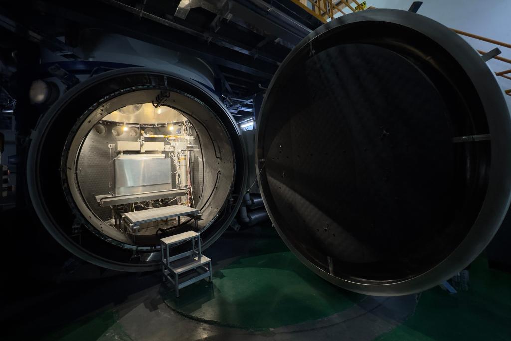 宇宙環(huán)境地上シミュレーターの月面環(huán)境シミュレーター（6月1日撮影）。撮影?楊思琪