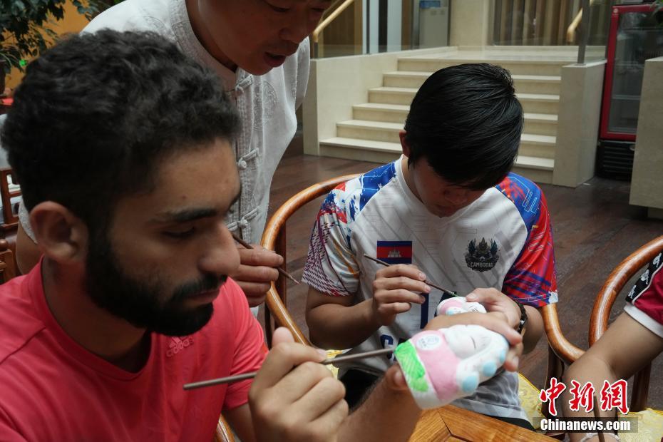 端午節(jié)控え、各國の留學(xué)生が中國の伝統(tǒng)文化を體験　北京