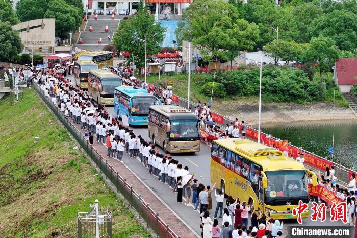 「高考」受験生にエール送る壯行會を24年間続けてきた湖南省長沙の高校