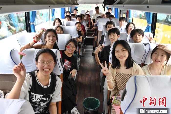 「高考」受験生にエール送る壯行會(huì)を24年間続けてきた湖南省長沙の高校