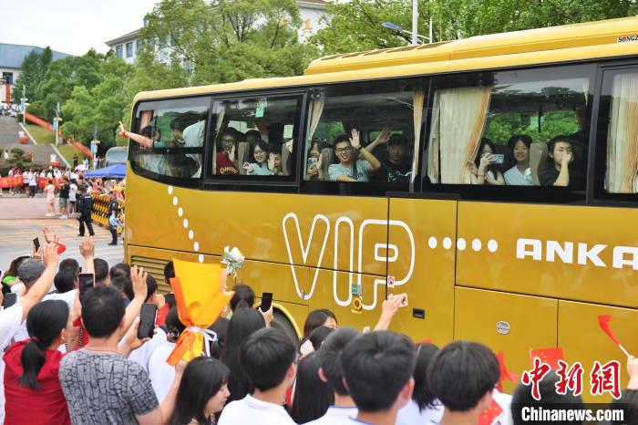 「高考」受験生にエール送る壯行會を24年間続けてきた湖南省長沙の高校