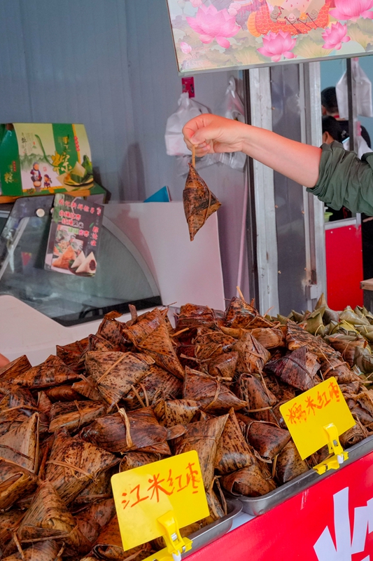 人情味あふれ、活気に満ちた山西省運城市の朝市