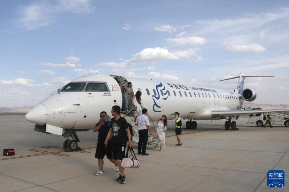 庫(kù)尓勒-敦煌-嘉峪関定期便が就航