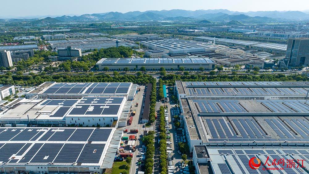 浙江省寧波市、屋根の上の「太陽光生産ライン」