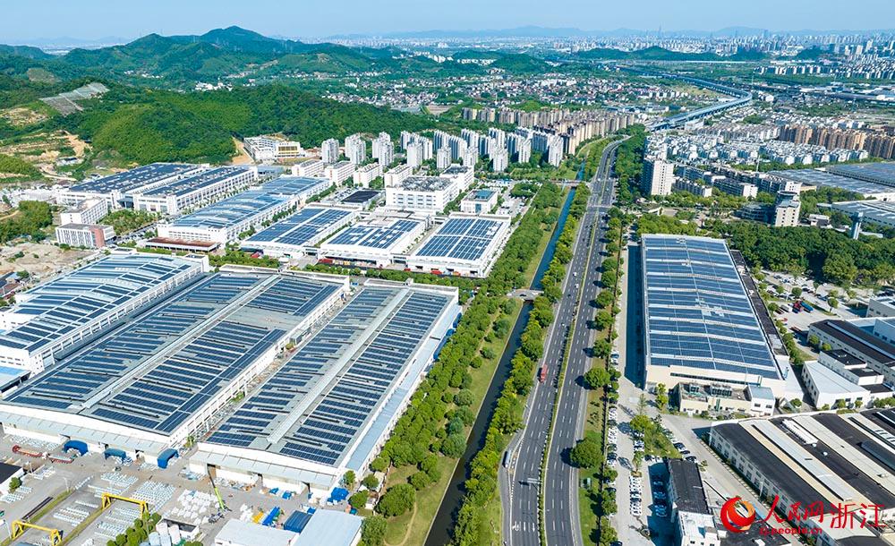 浙江省寧波市、屋根の上の「太陽光生産ライン」