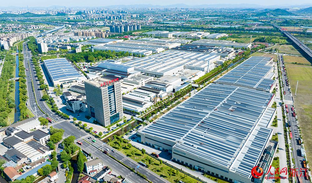 浙江省寧波市、屋根の上の「太陽光生産ライン」