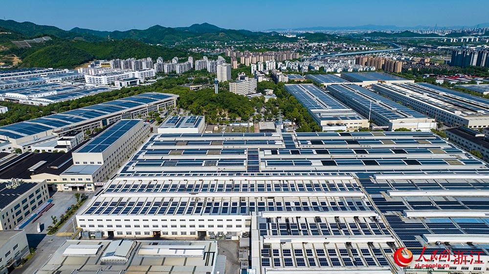 浙江省寧波市、屋根の上の「太陽光生産ライン」