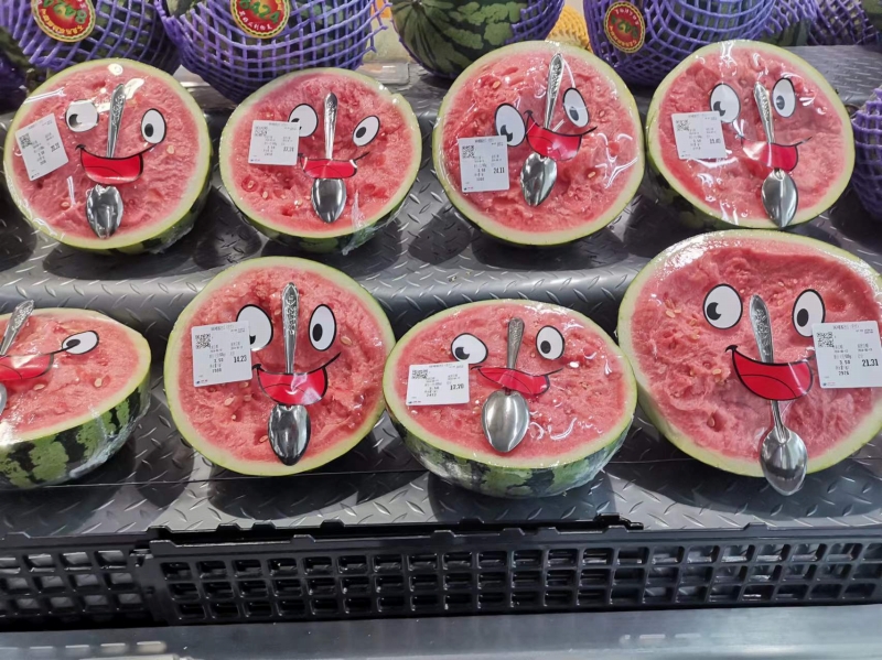 6月13日、北京のスーパで撮影したスイカ。（撮影?張石新）