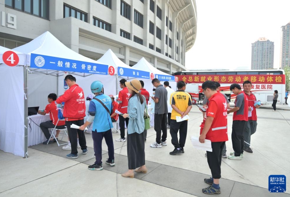 労働者に健康を?qū)盲堡胍苿?dòng)健康診斷カー　北京