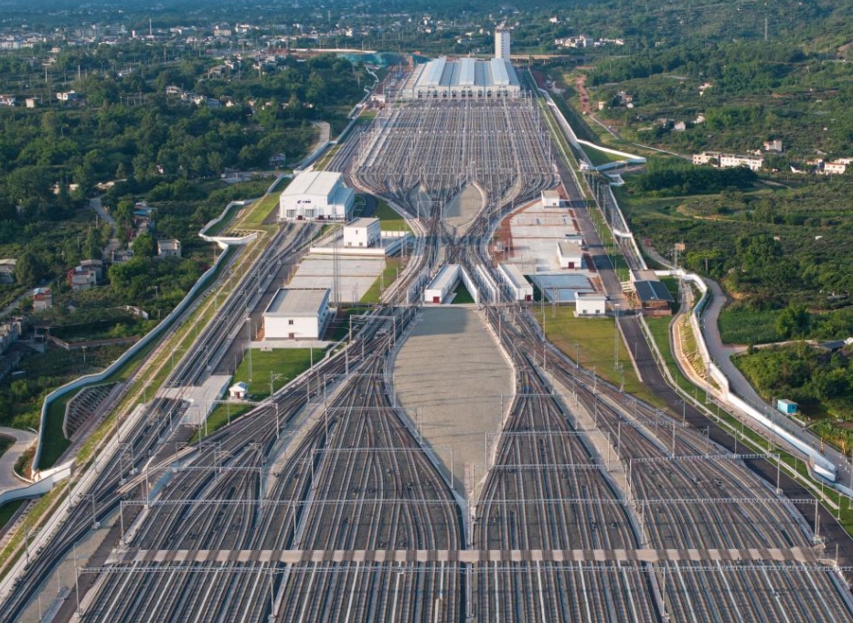 中國西南部最大規(guī)模の車両基地の運(yùn)用スタート　四川省天府