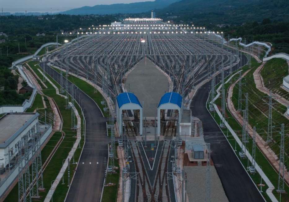 中國西南部最大規(guī)模の車両基地の運(yùn)用スタート　四川省天府