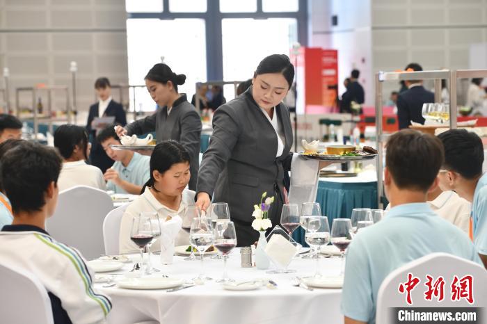 2千人の出場(chǎng)者が「職業(yè)能力」を競(jìng)う　山西省太原