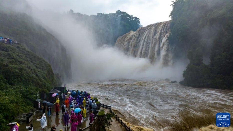 黃果樹瀑布、今年最大の水量を記録　貴州省