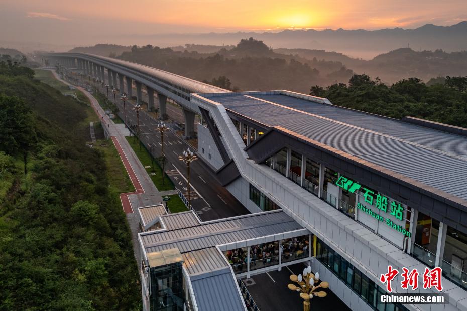 「竹籠線」に乗る農(nóng)家をサポートする「竹籠野菜市場」を防空壕に新設(shè)　重慶