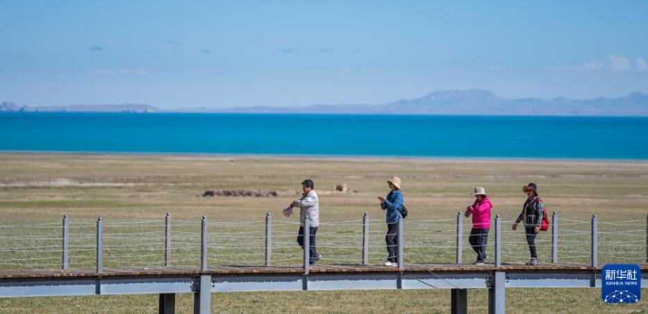 西蔵自治區(qū)最大の湖「色林錯(cuò)」の夏景色