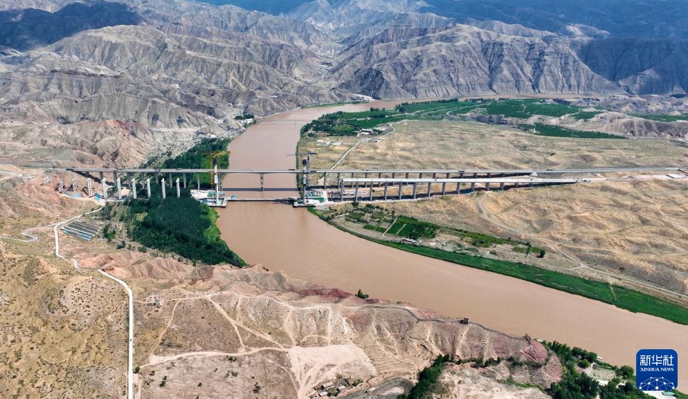 著々と建設(shè)進む沙坡頭黃河公路大橋　寧夏?中衛(wèi)