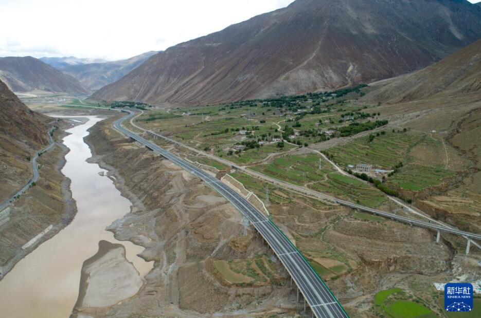拉薩―日喀則を結(jié)ぶ高等級道路が開通　西蔵