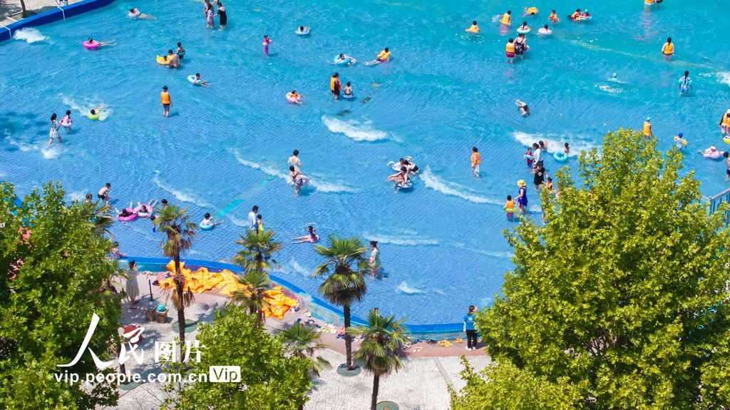ウォーターパークで暑い夏を乗り切る！　河南省宜陽