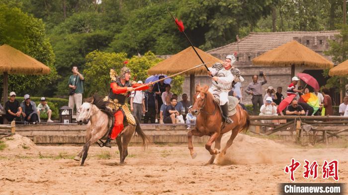 観光客は沒(méi)入型で三國(guó)時(shí)代の文化を體験できる。（資料寫真、撮影?萬(wàn)朝輝）